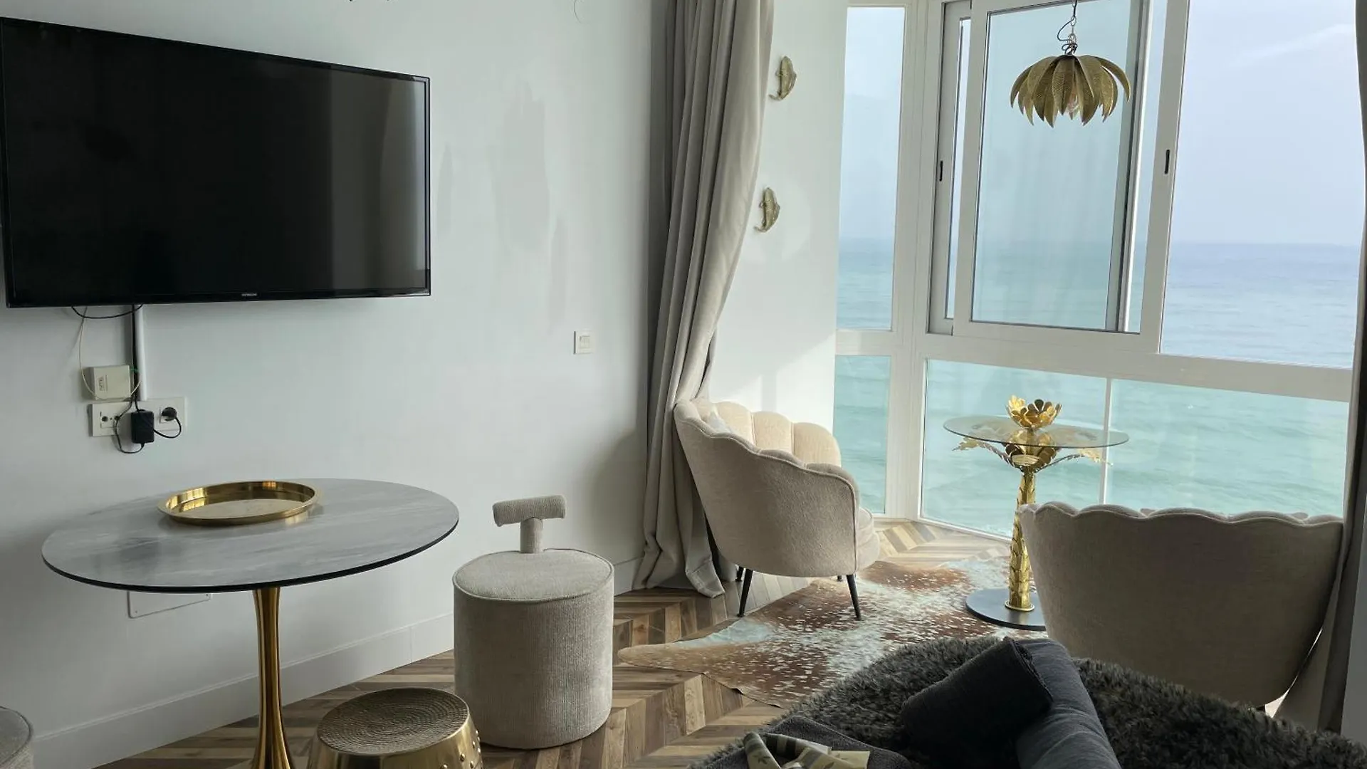 Sitio de Calahonda Estudio Romantico En Primera Linea Con Vistas Directas Al Mar דירה Sitio de Calahonda